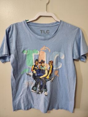 TLC Graphic Band Tee in Light Blue Size Small